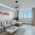 Odessa Pearl Apart Arcadia